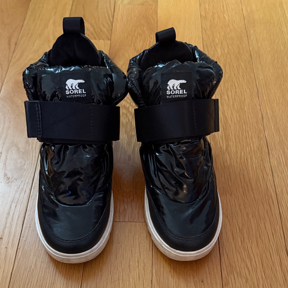Sorel sneaker boots size 6.5